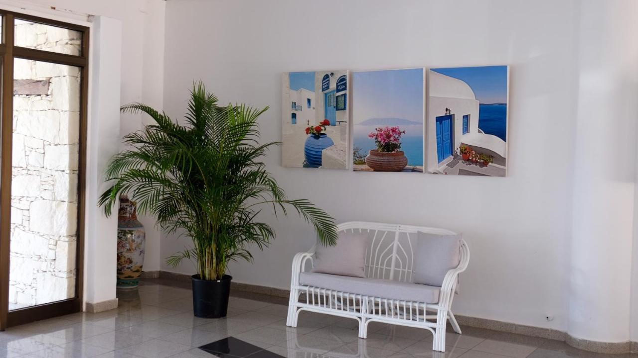 Amore Hotel Apts Paralimni Esterno foto