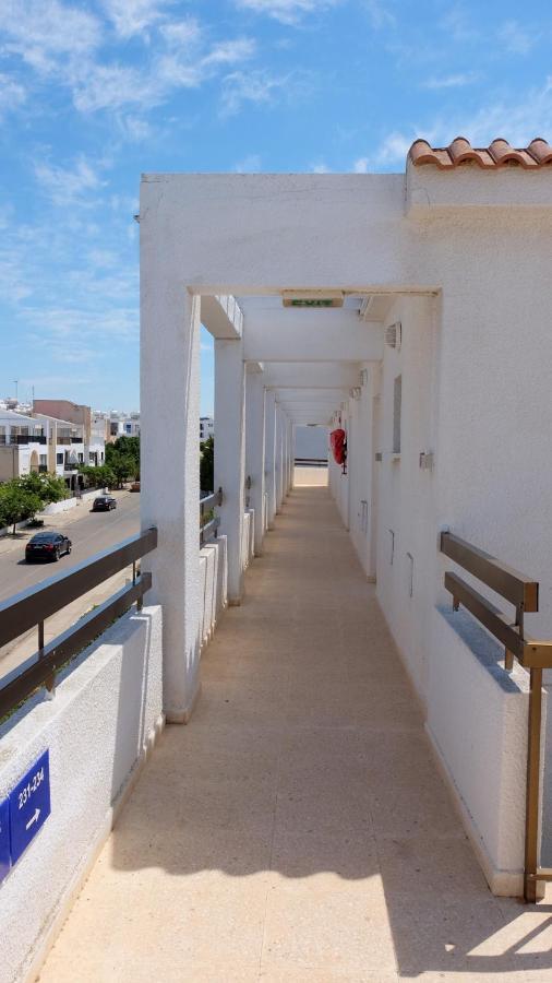 Amore Hotel Apts Paralimni Esterno foto